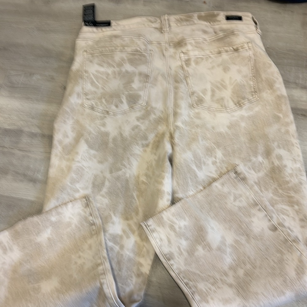 Liverpool Hannah Crop Flare Jeans Biscuiy Tan Tie Dye Size 16/33 NWT $109 - Picture 8 of 8